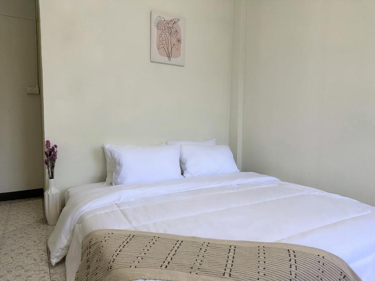 Montana Hotel & Hostel Phuket Карон Экстерьер фото