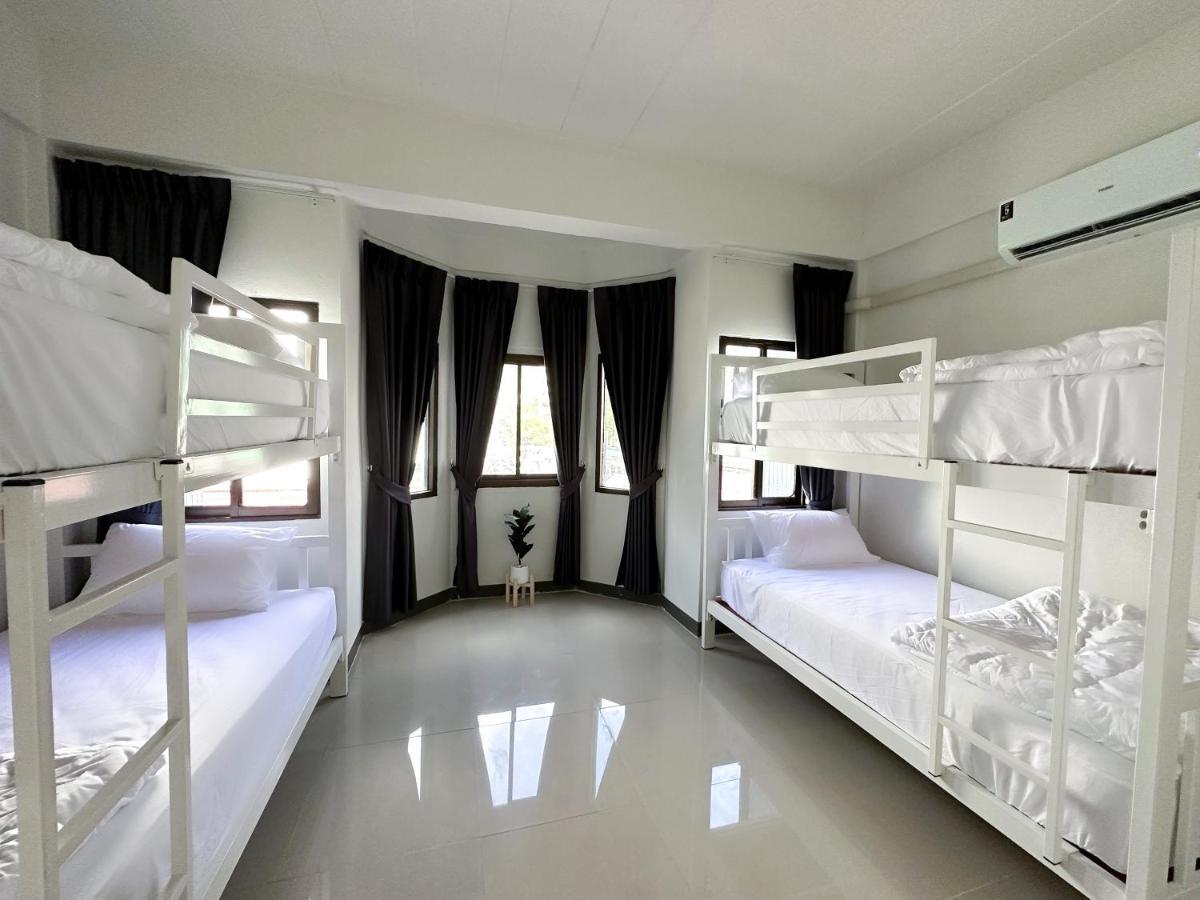 Montana Hotel & Hostel Phuket Карон Номер фото
