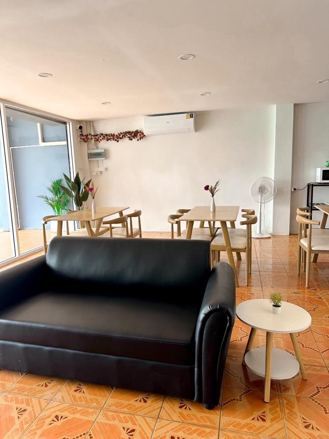 Montana Hotel & Hostel Phuket Карон Экстерьер фото