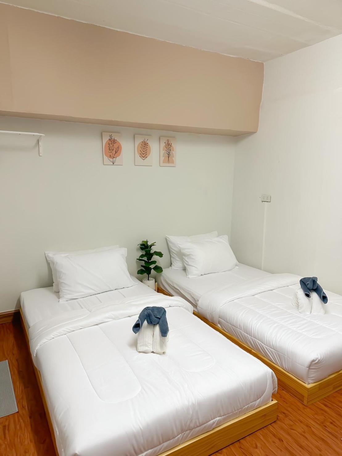 Montana Hotel & Hostel Phuket Карон Экстерьер фото